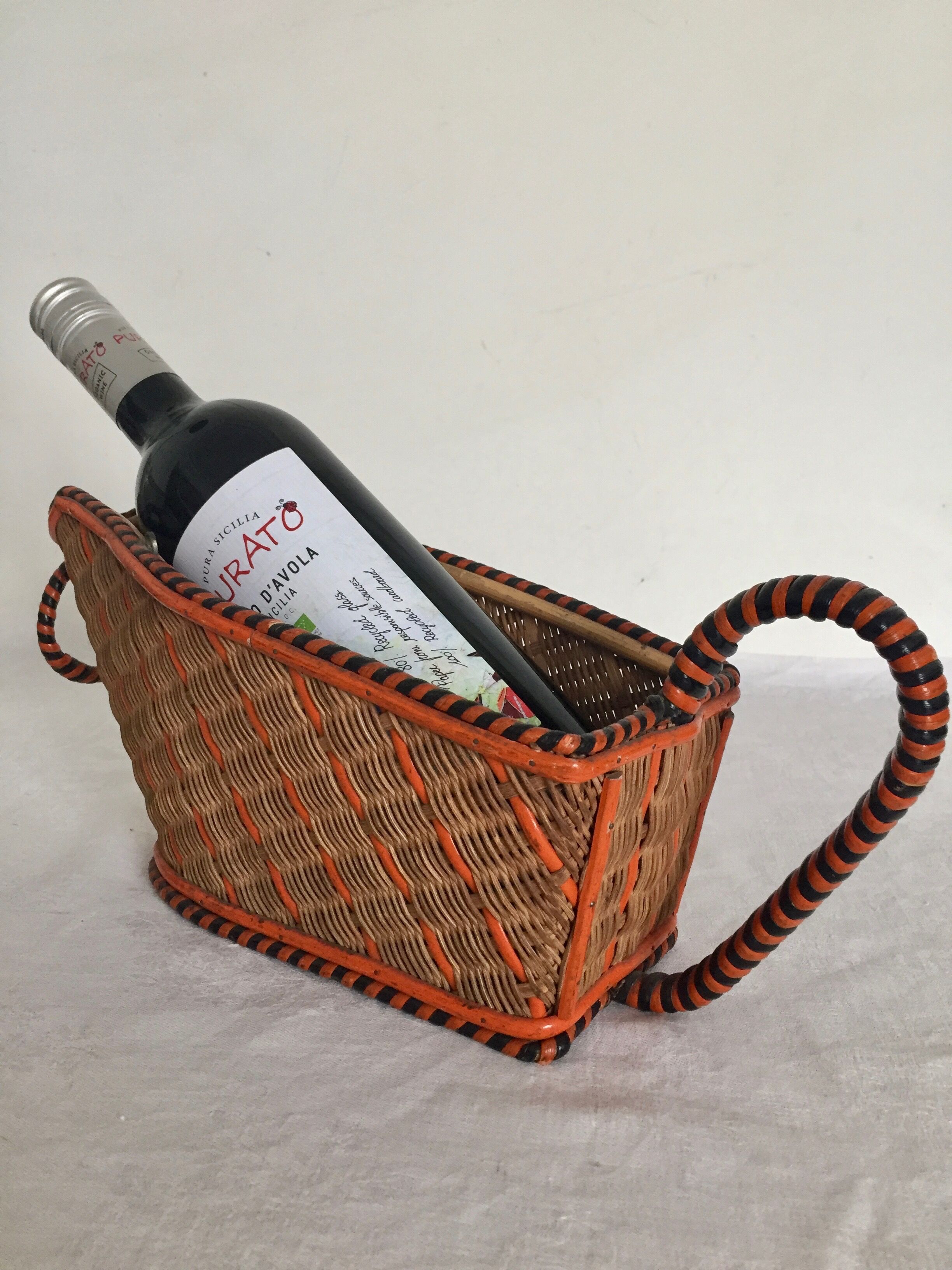 Pouring basket for wine, vintage accessory