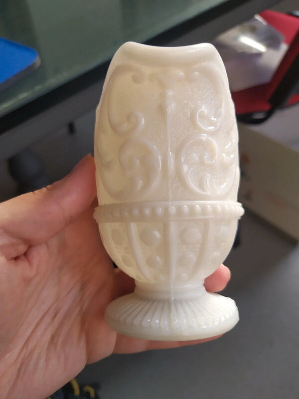 Pichet en opaline de foire
