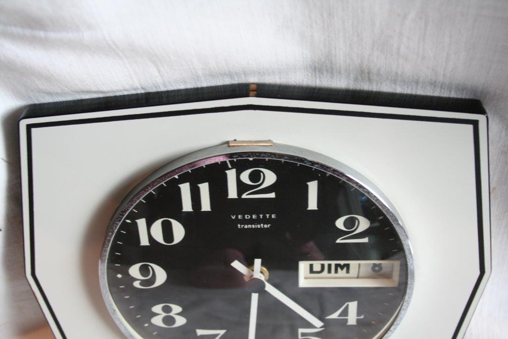 Vintage wall clock clock in formica featured transistor