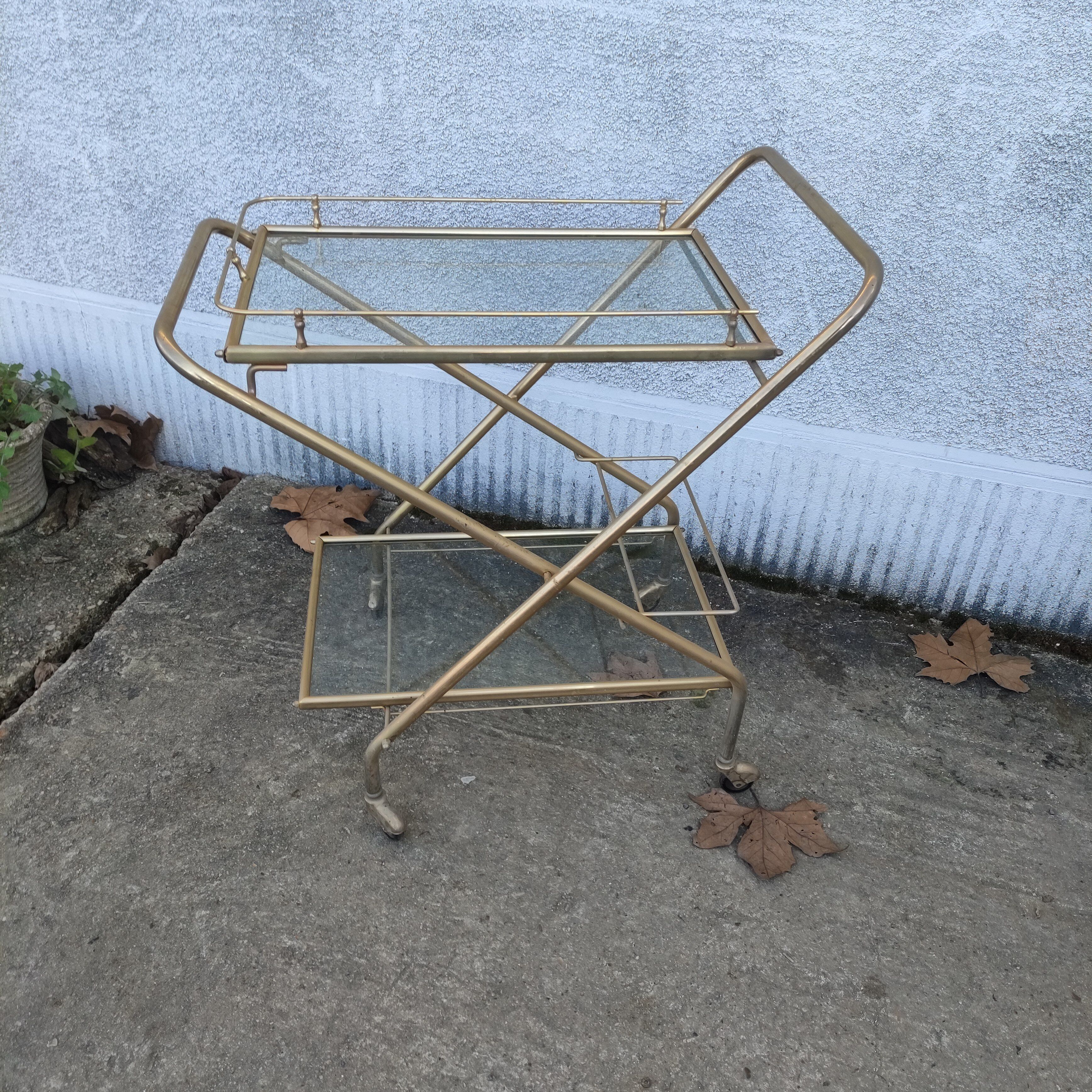 Folding rolling table, service