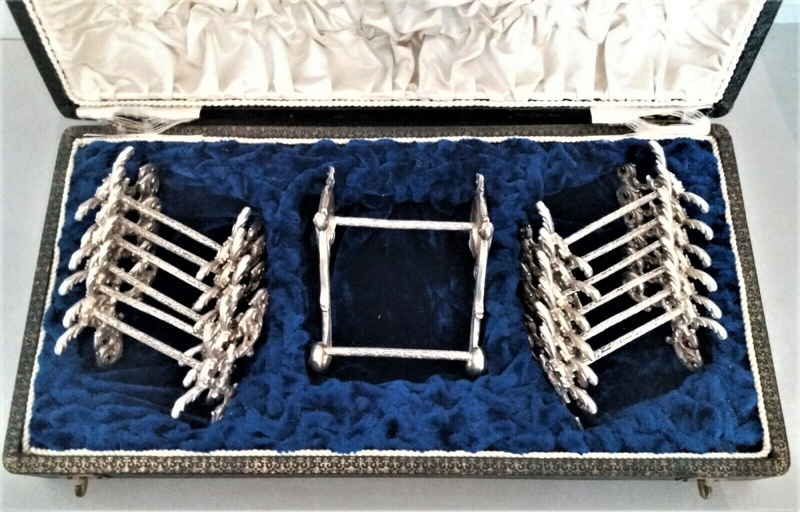 Twelve knife holders with ladle doors.