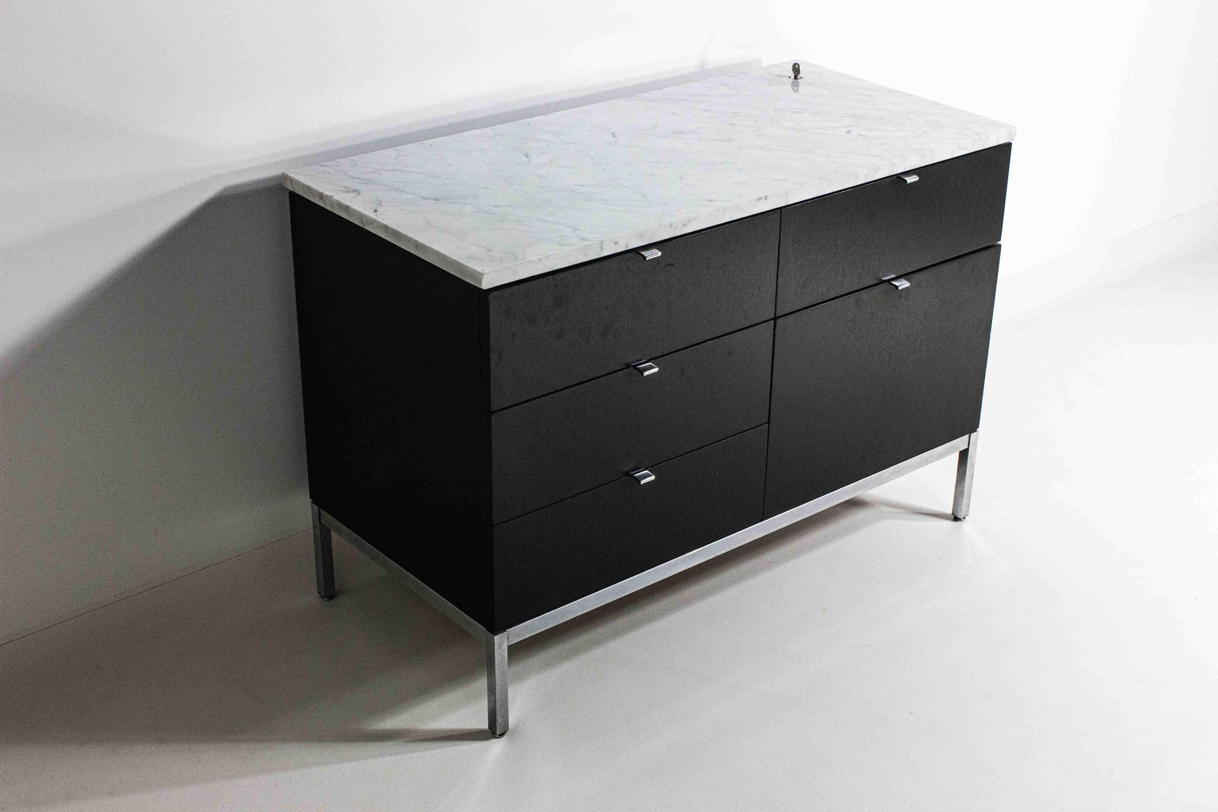 Meuble d'appoint exécutif avec serrure par Florence Knoll, 1970