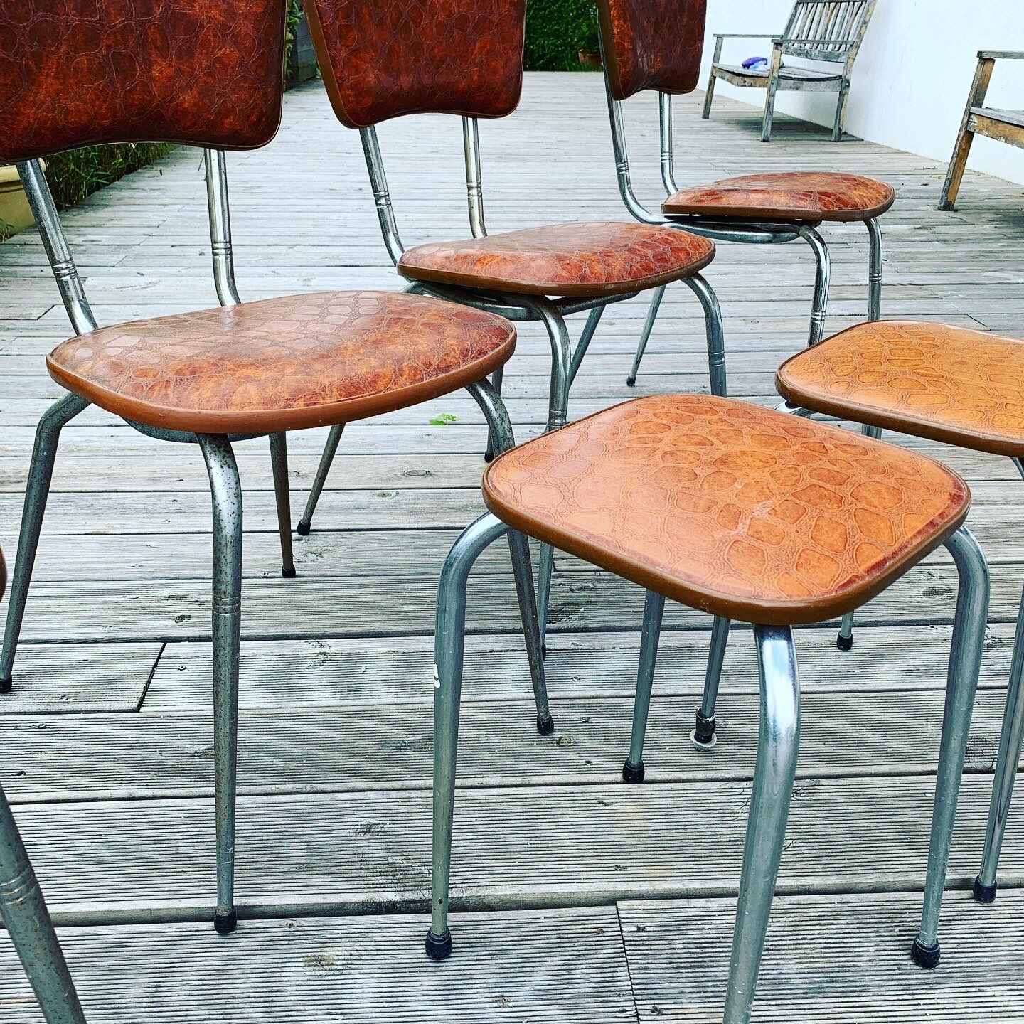 Lot of 4 chairs and 2 70s skai skai brown croc imitation stools