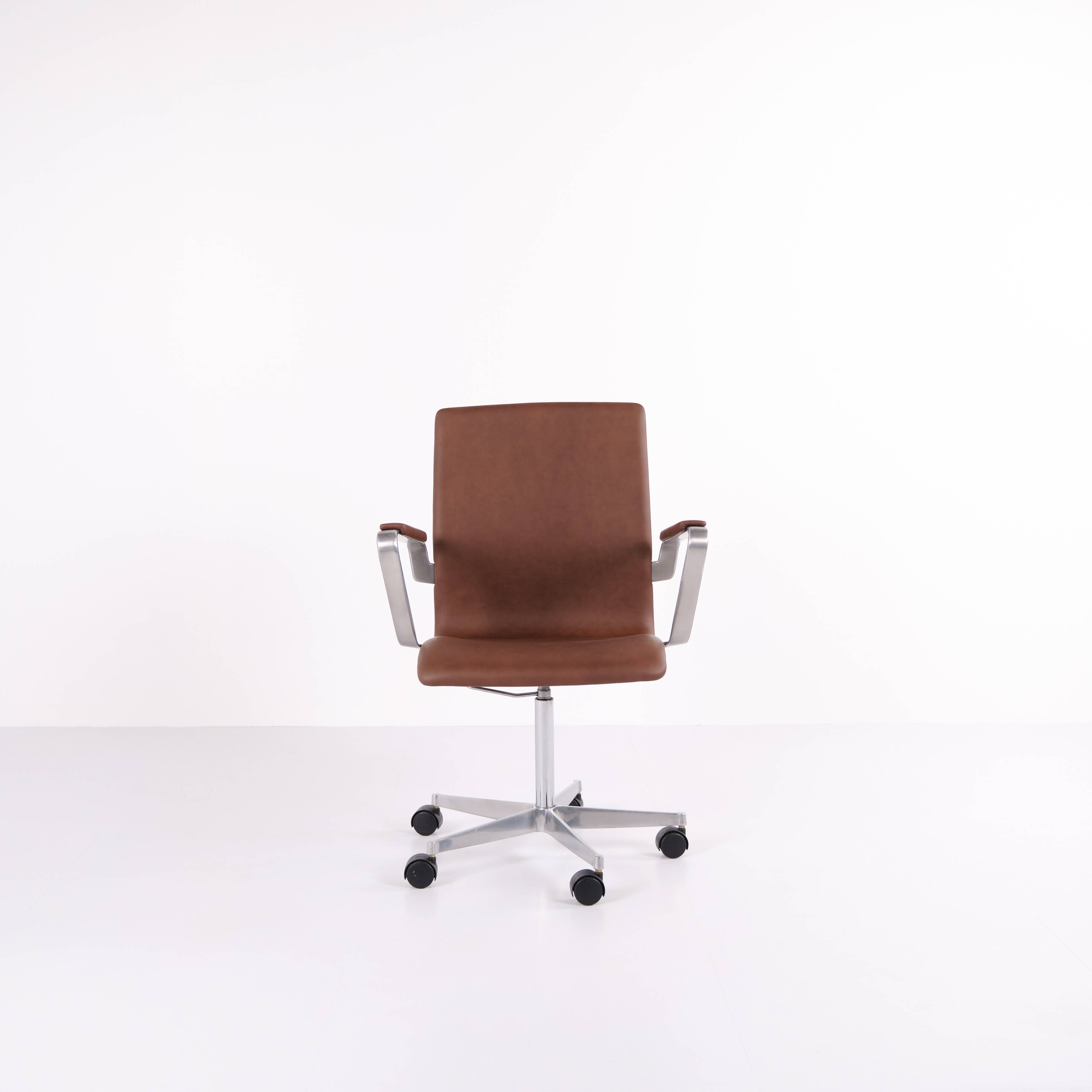 Oxford classic office chair - model 3291 - brown leather - Arne Jacobsen - Fritz Hansen