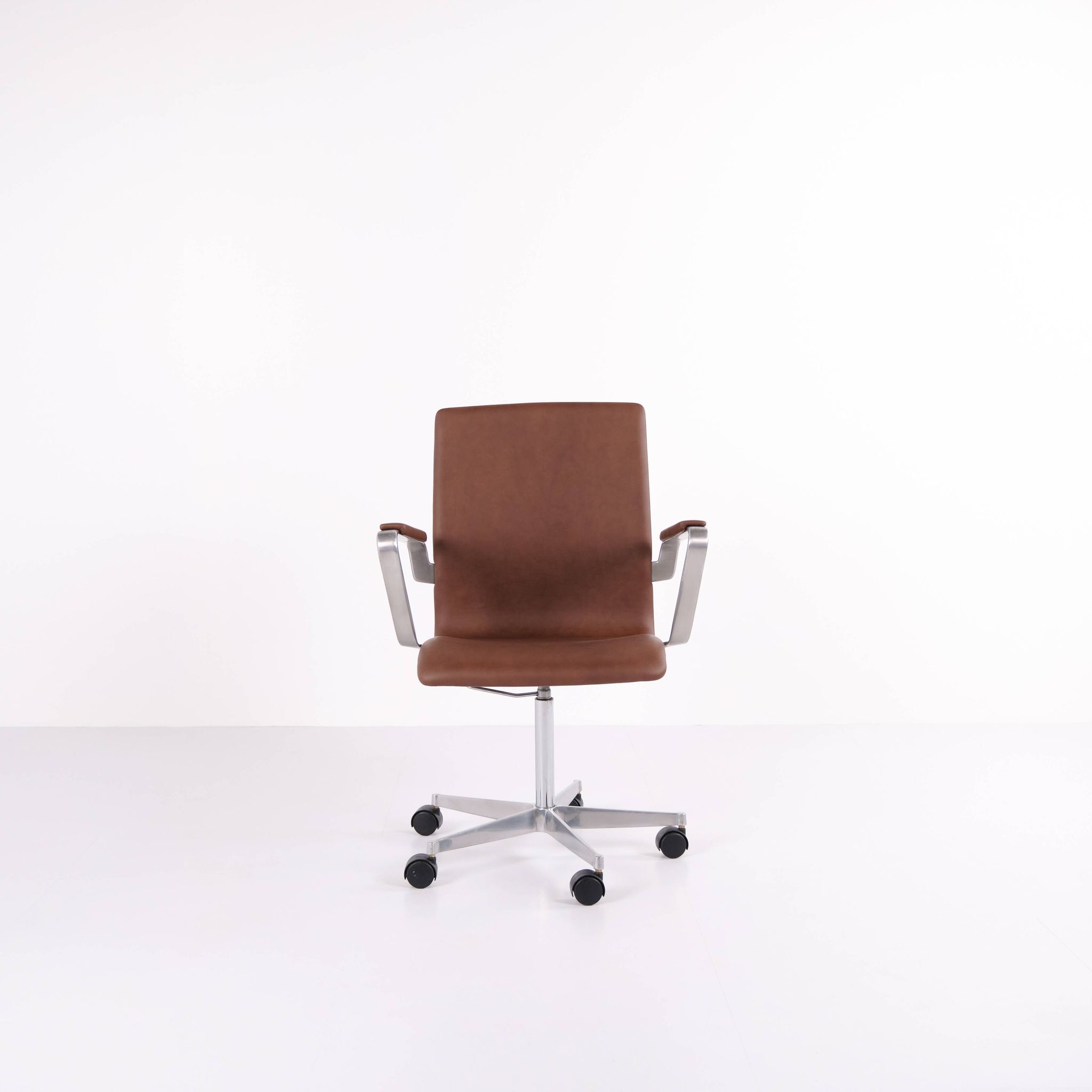 Oxford classic office chair - model 3291 - brown leather - Arne Jacobsen - Fritz Hansen