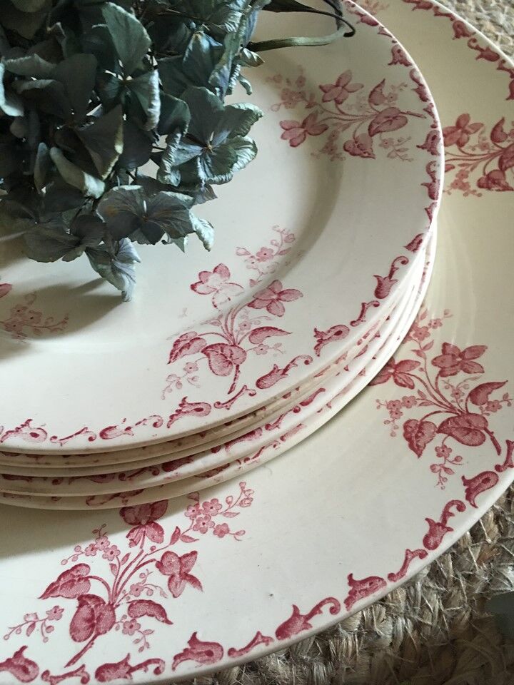 Five plates dessert and serving dish Digoin Sarreguemines model "Margot"