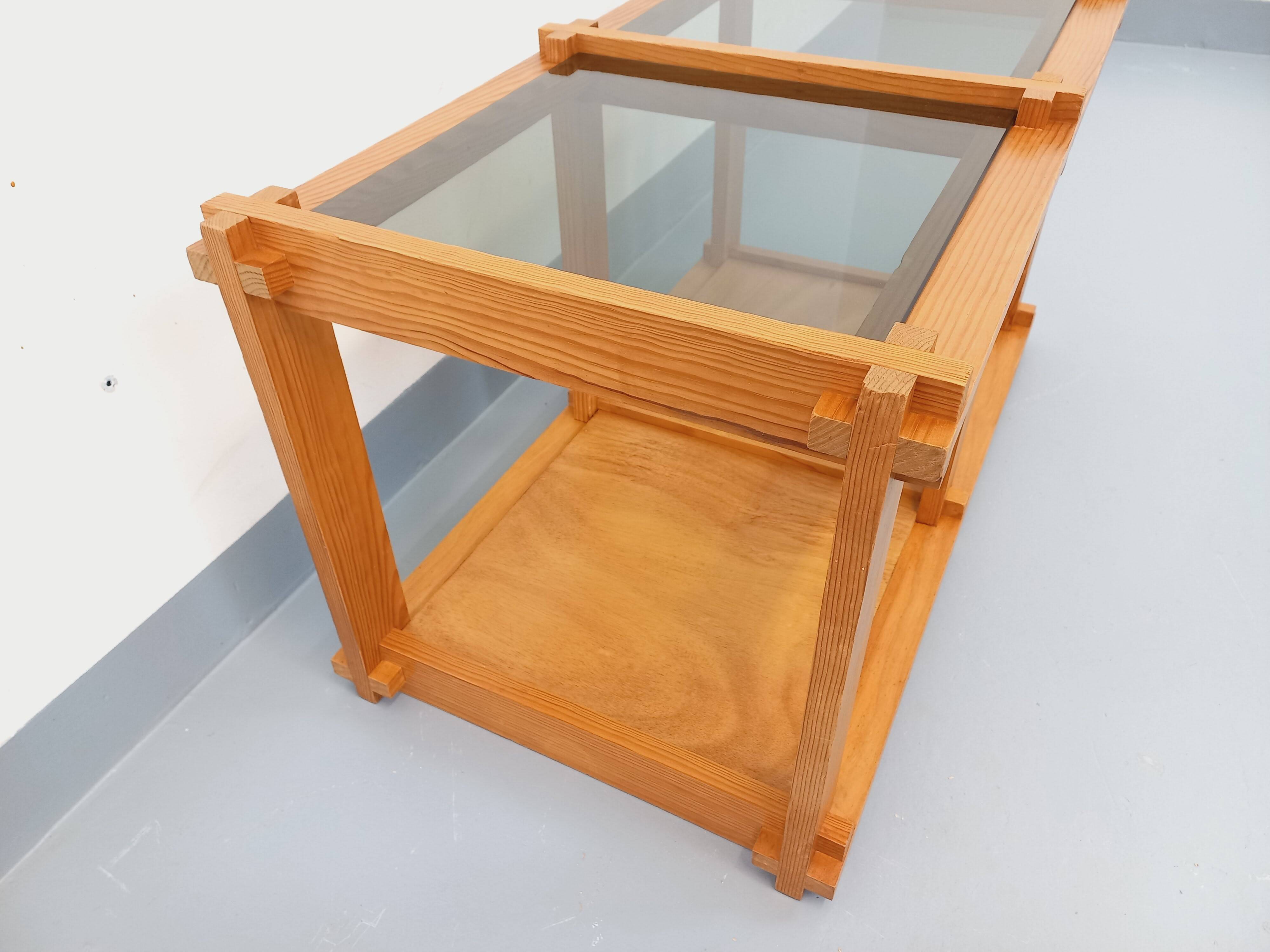 Vintage rectangular coffee table in pine and smoked glass from the 70s and 80s.