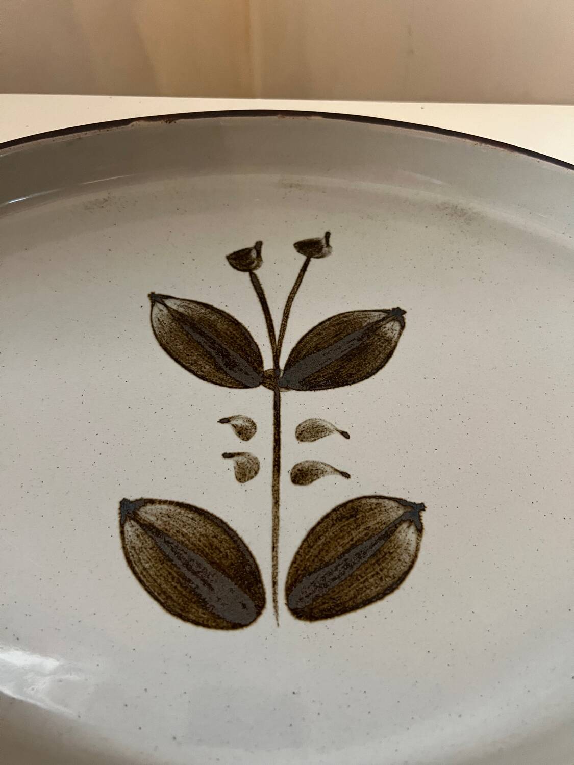 Grand plat ovale en grès d’Arnon fleur vintage