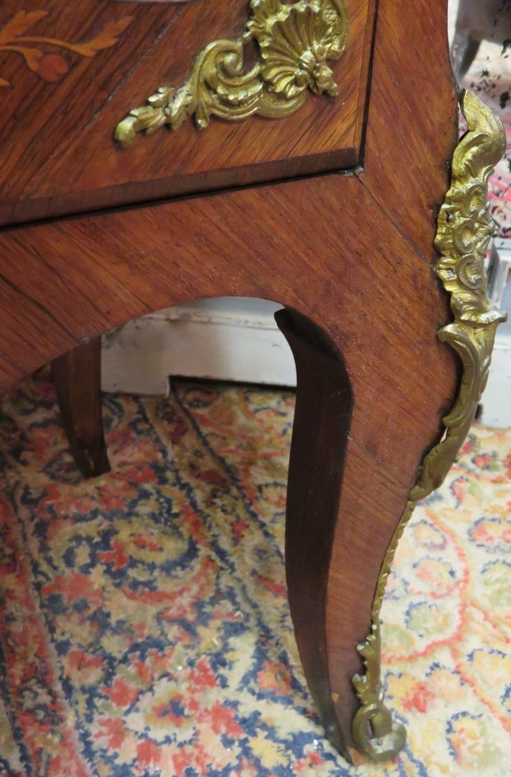 Showcase bronze Louis XV decorated with marquetry veneer