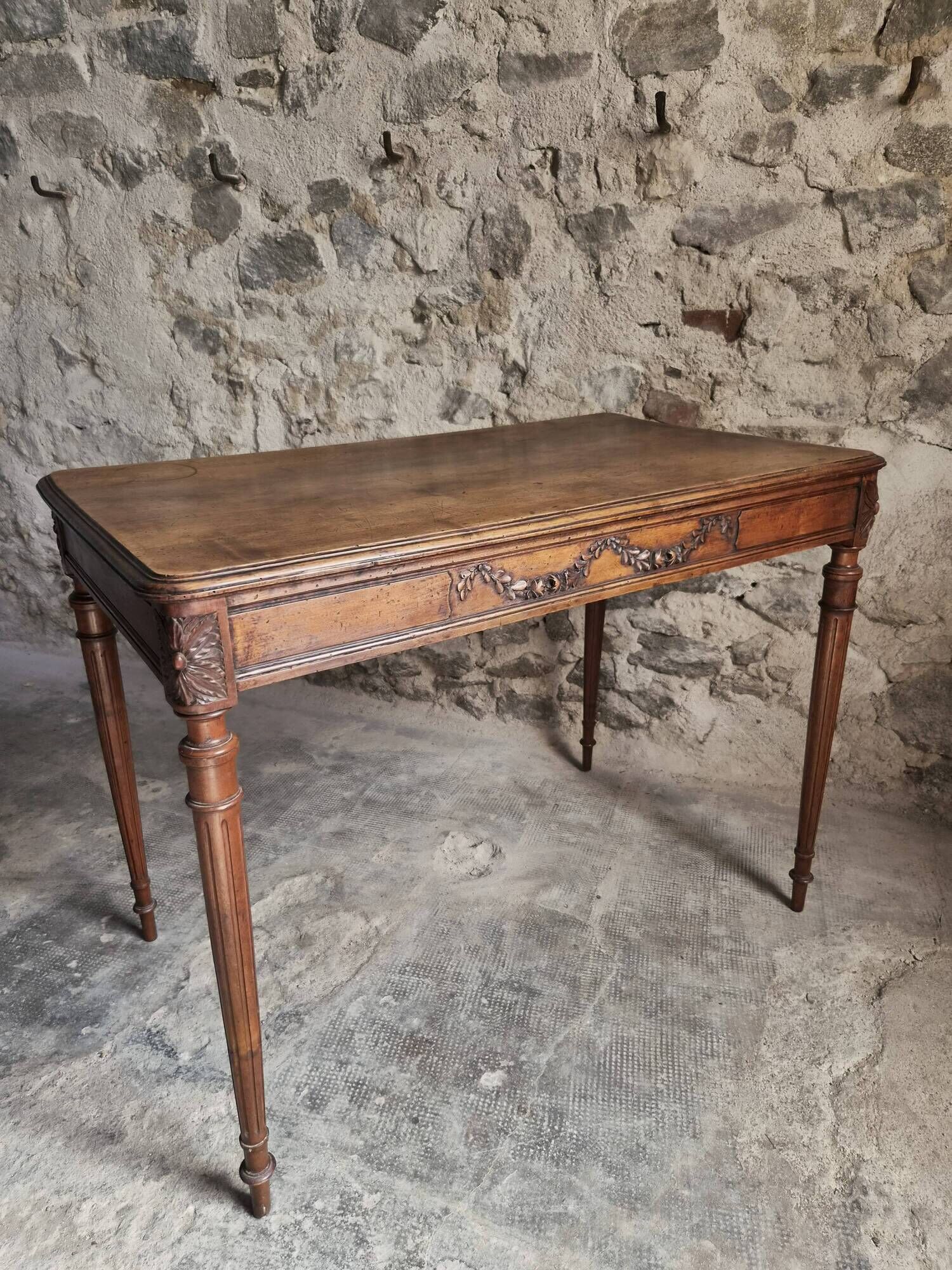 French antique writing desk in walnut, Louis XVI style, late 19th century, circa 1880–1900.