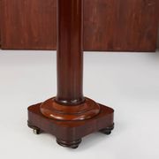 Extendable Antique English Dining Table in Victorian style, ca. 1830
