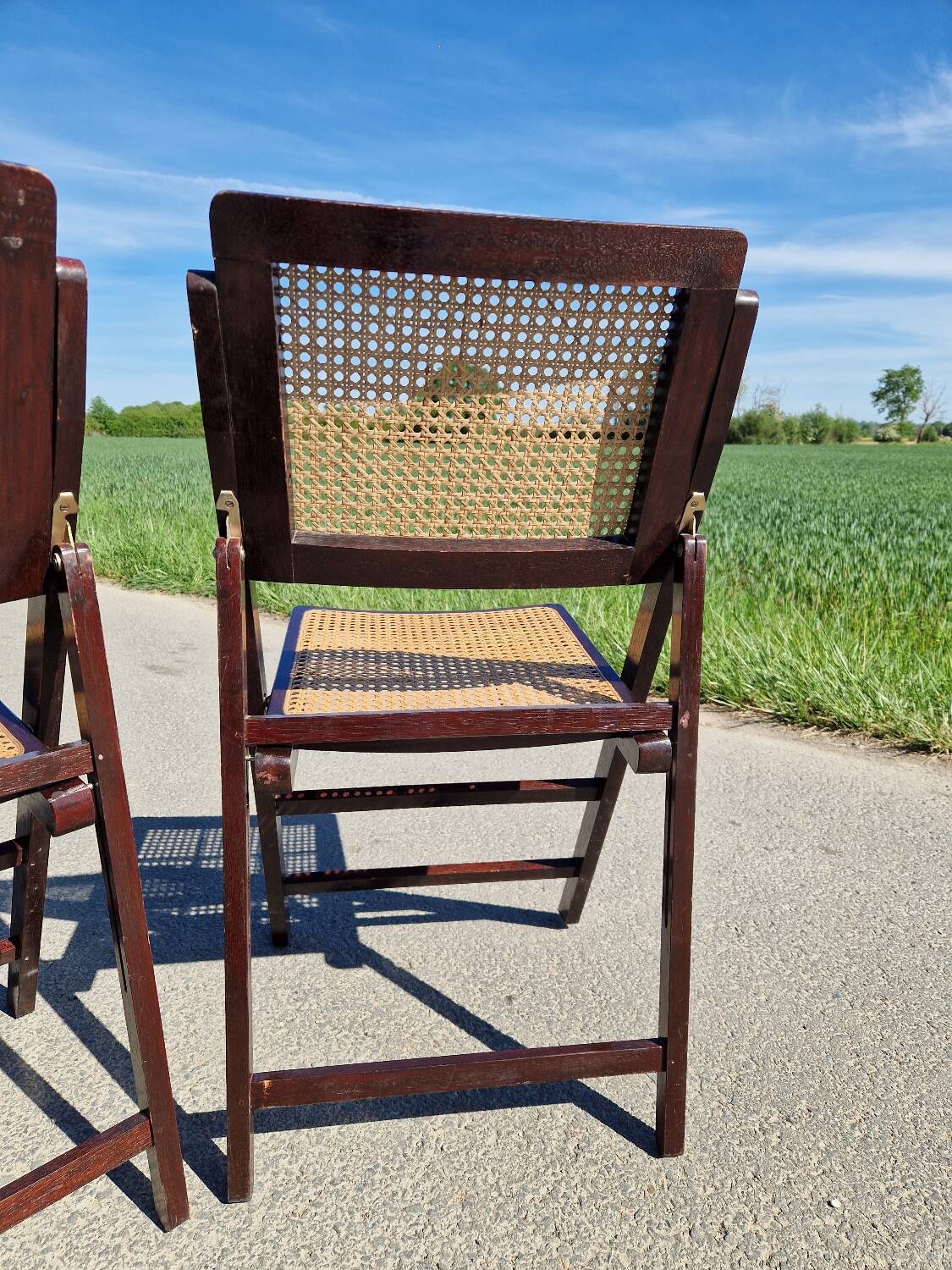 Set of 2 folding chairs in wood and cane.