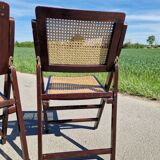 Set of 2 folding chairs in wood and cane.