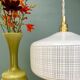 Suspension globe vintage en opaline blanche