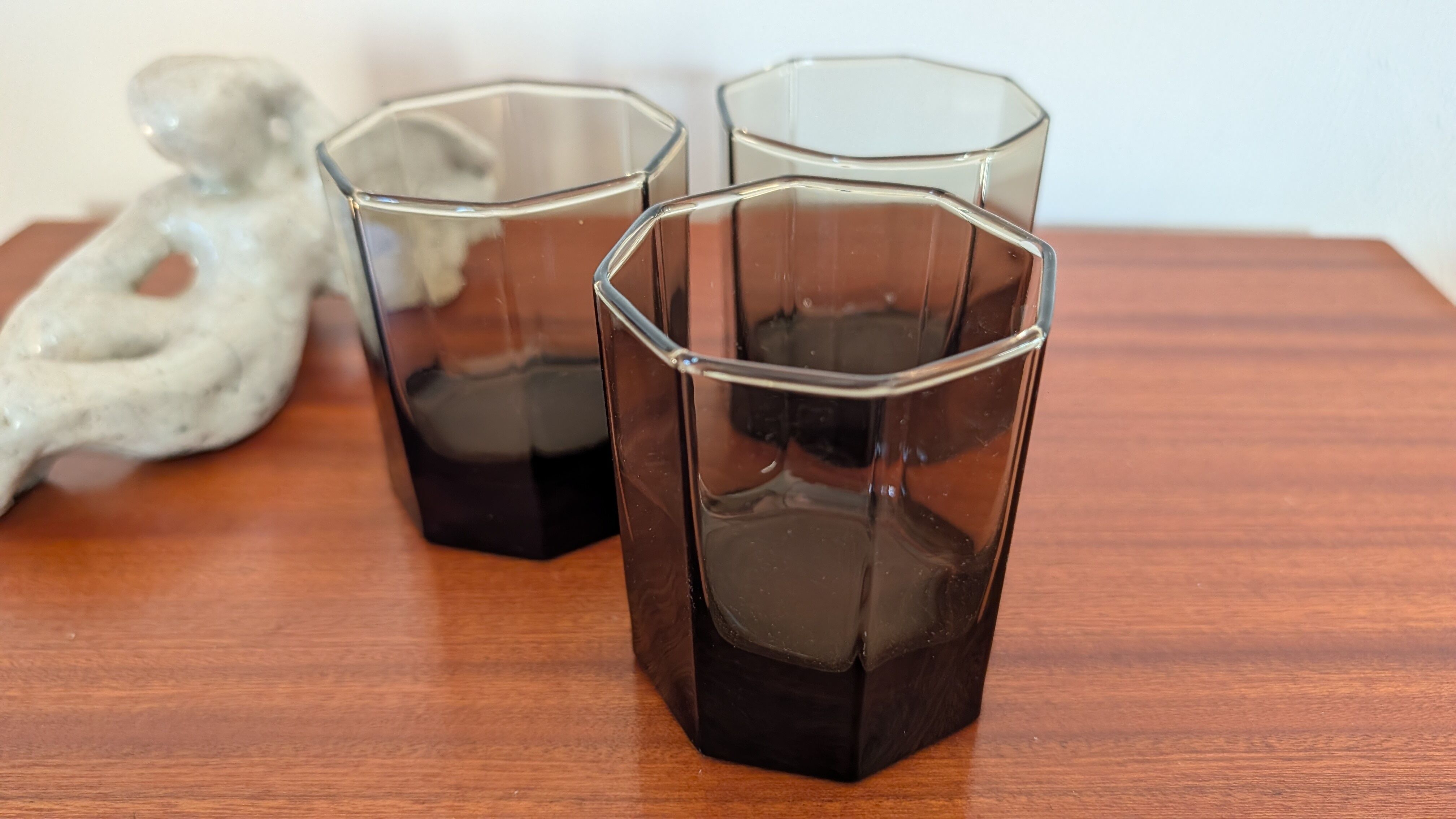 Set of three hexagonal smoked glass glasses – 1970s