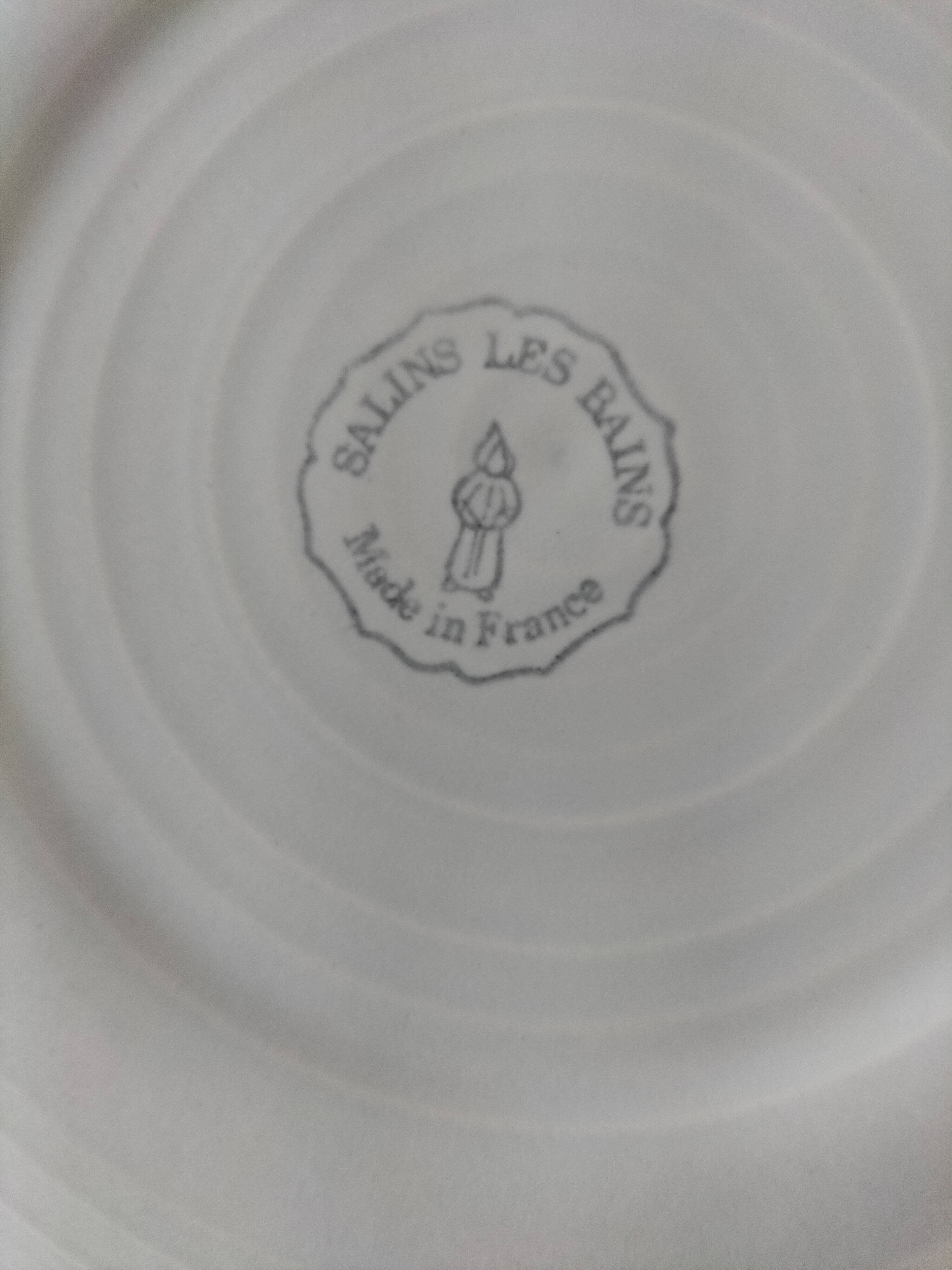 Set of 10 Salins plates with grey and brown mineral spiral decoration