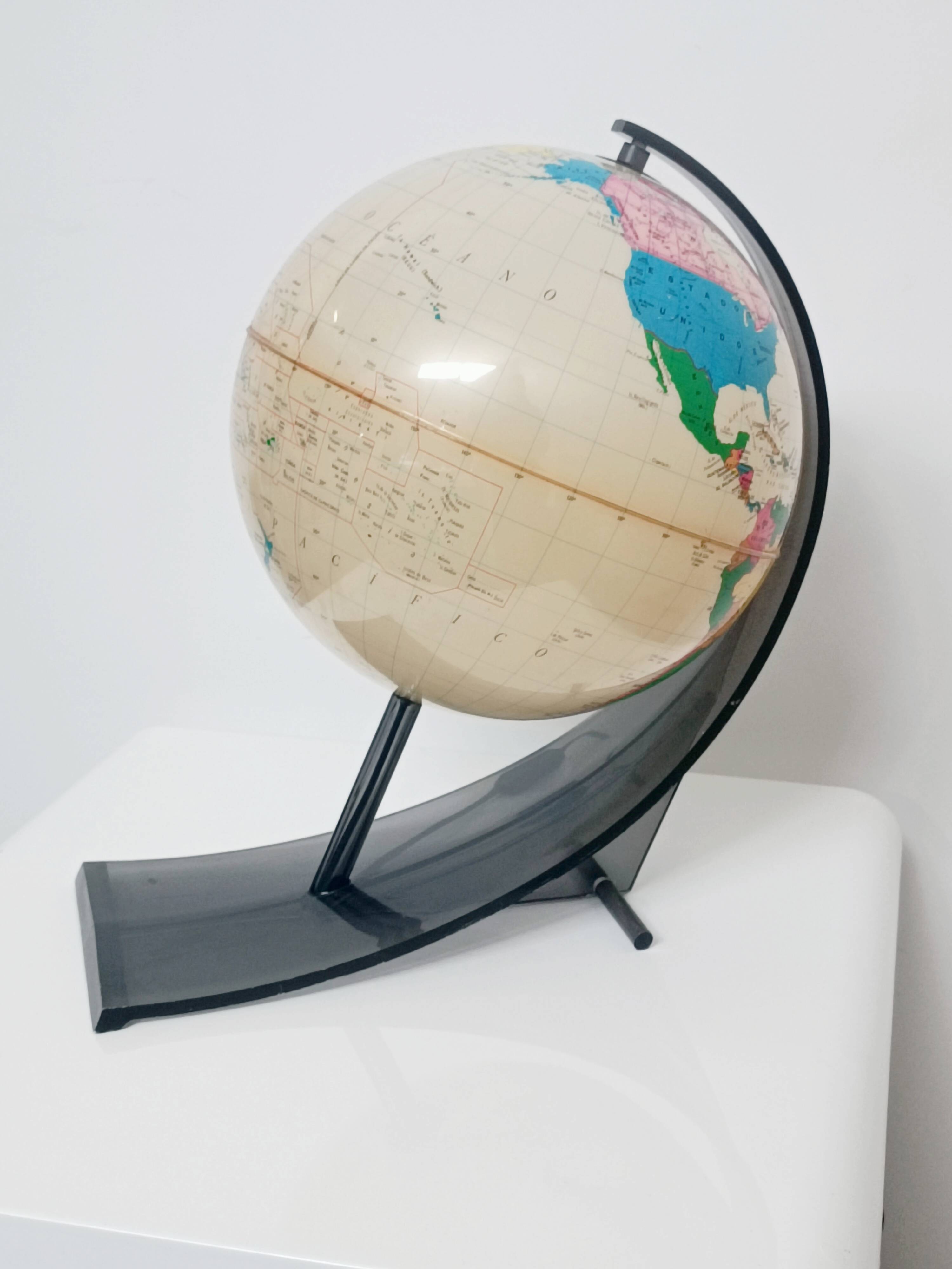 Illuminated terrestrial globe in plexiglass by Nova Rico Florence 1969