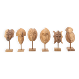 Six masques Africains soclés à poser en bois, années 70