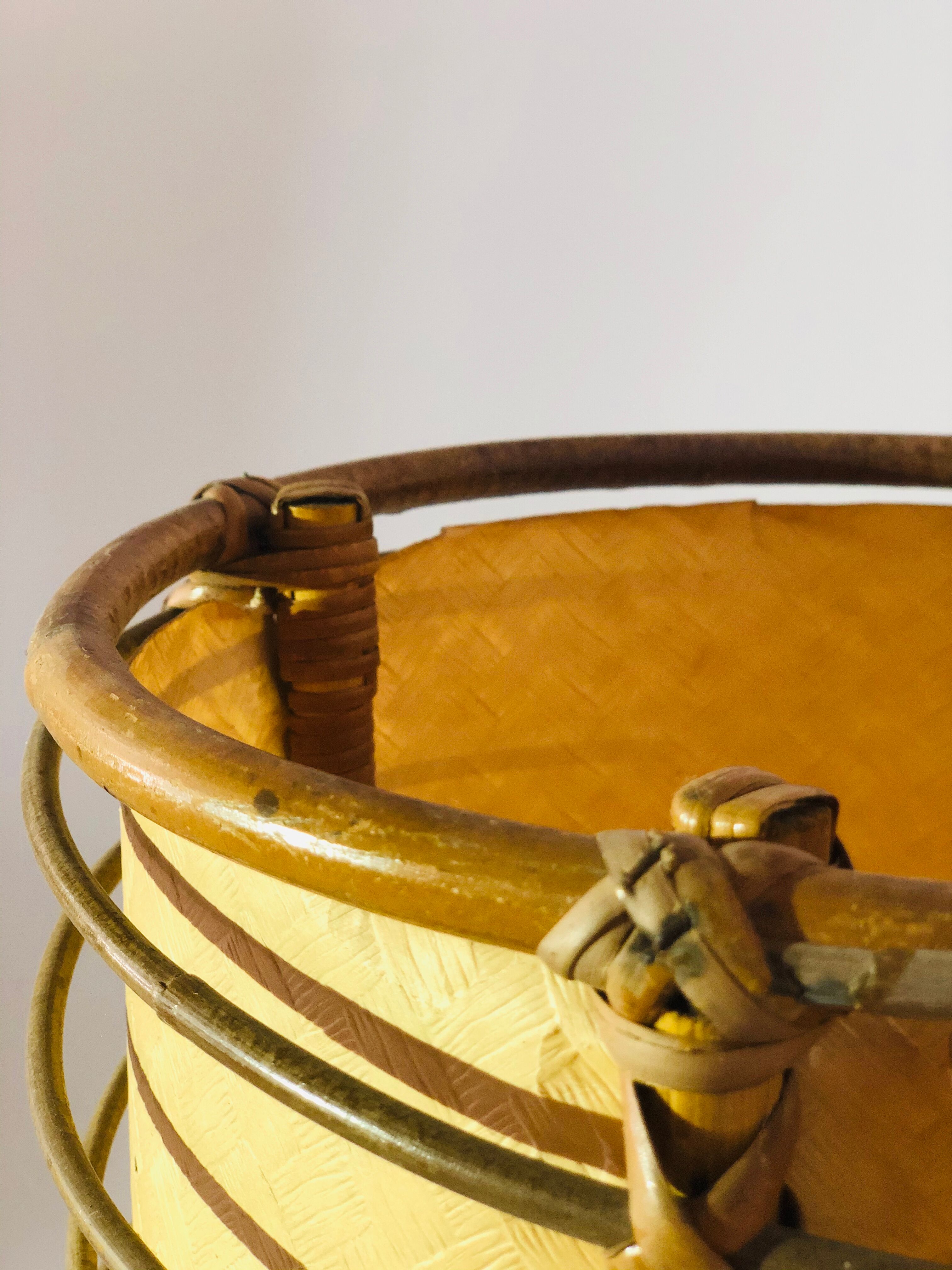 Floor lamp in rattan and japanese paper