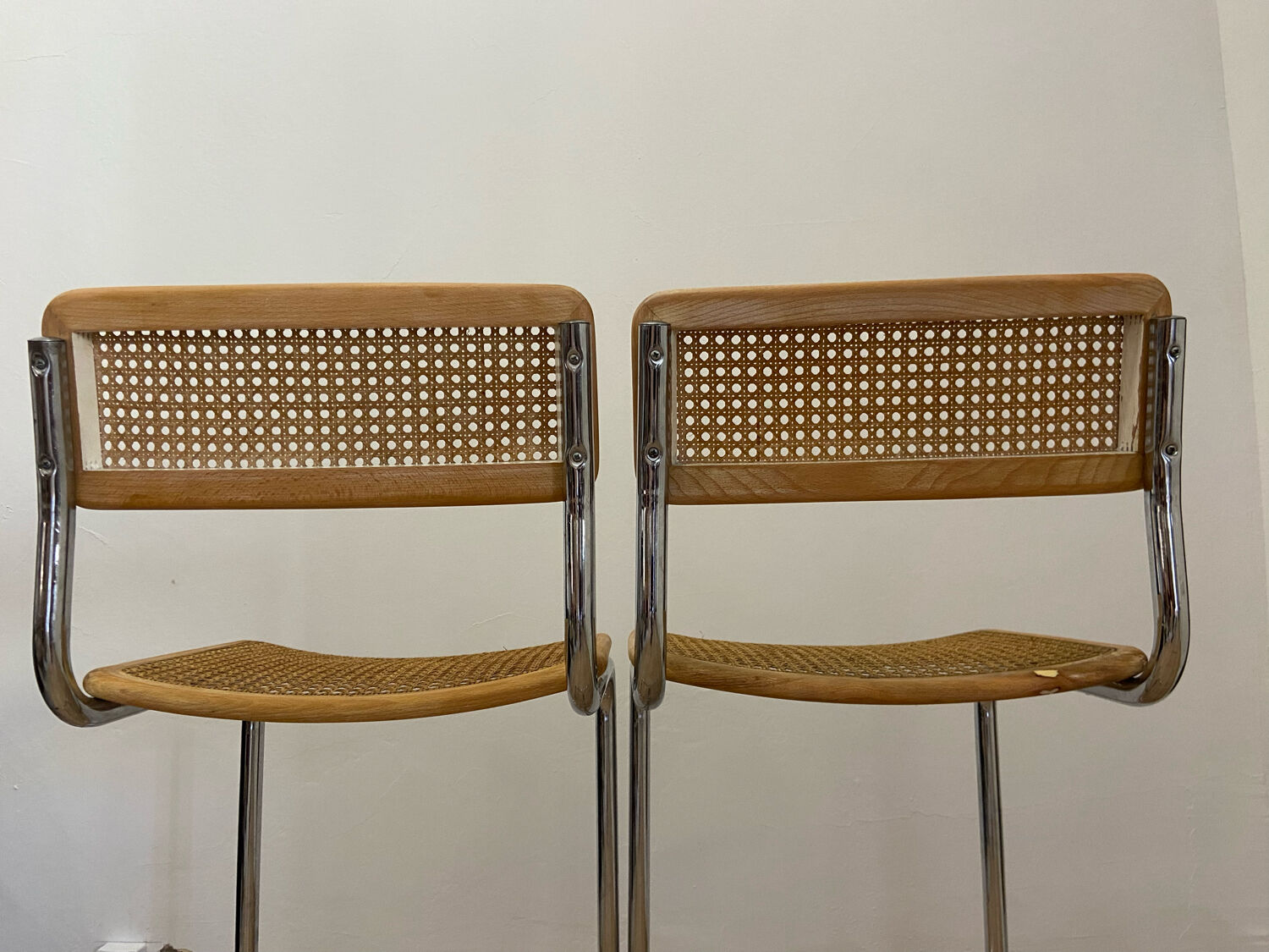 Tabourets de Bar Cesca par Marcel Breuer.