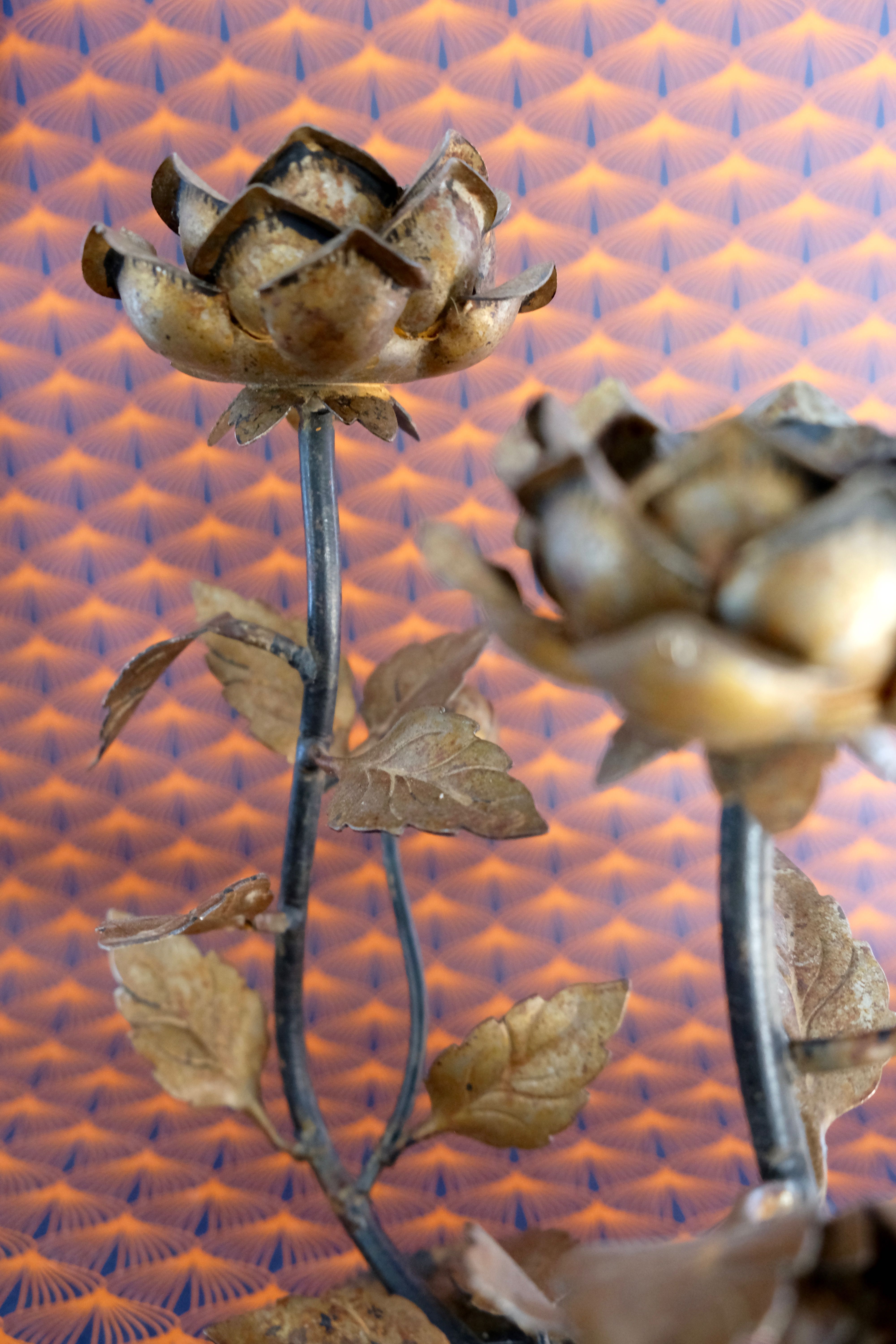 Hollywood Regency two-flowered metal candle, made in Italy