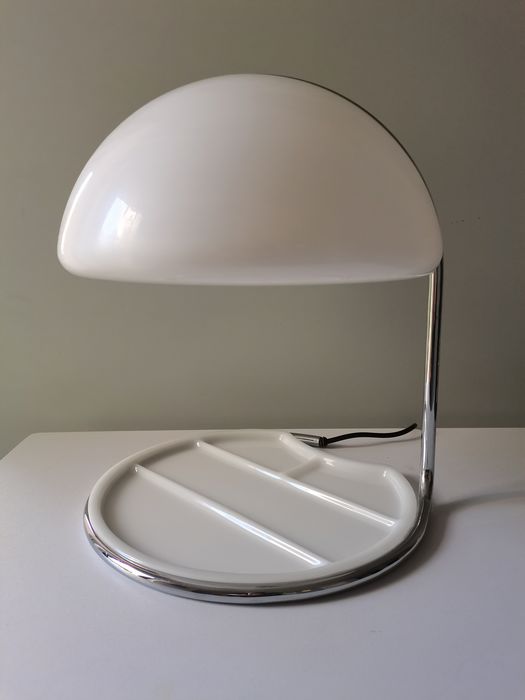 Conchiglia table lamp by L. Massono e l Buttura for iGuzzini