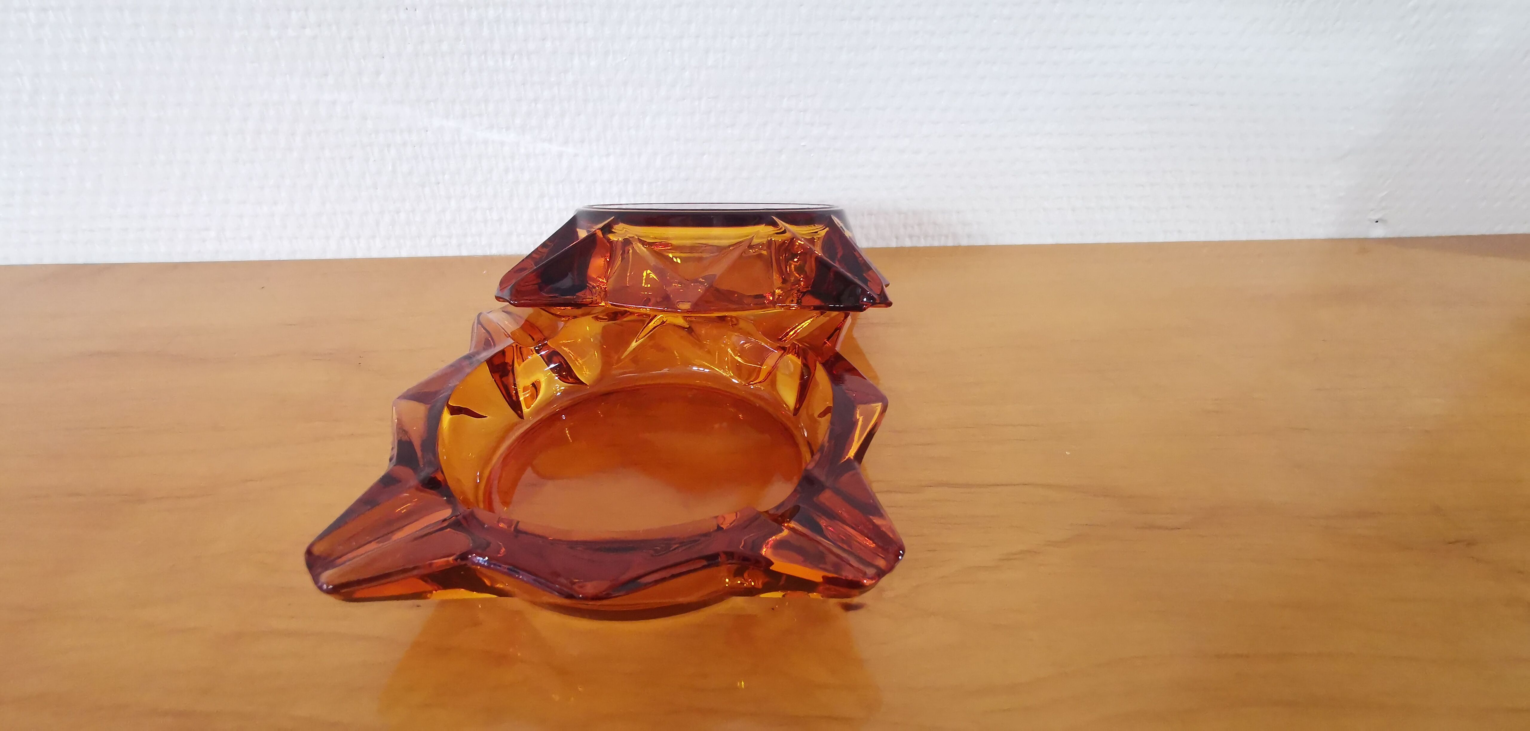 2 vintage luminarc amber star ashtrays from the 1970s