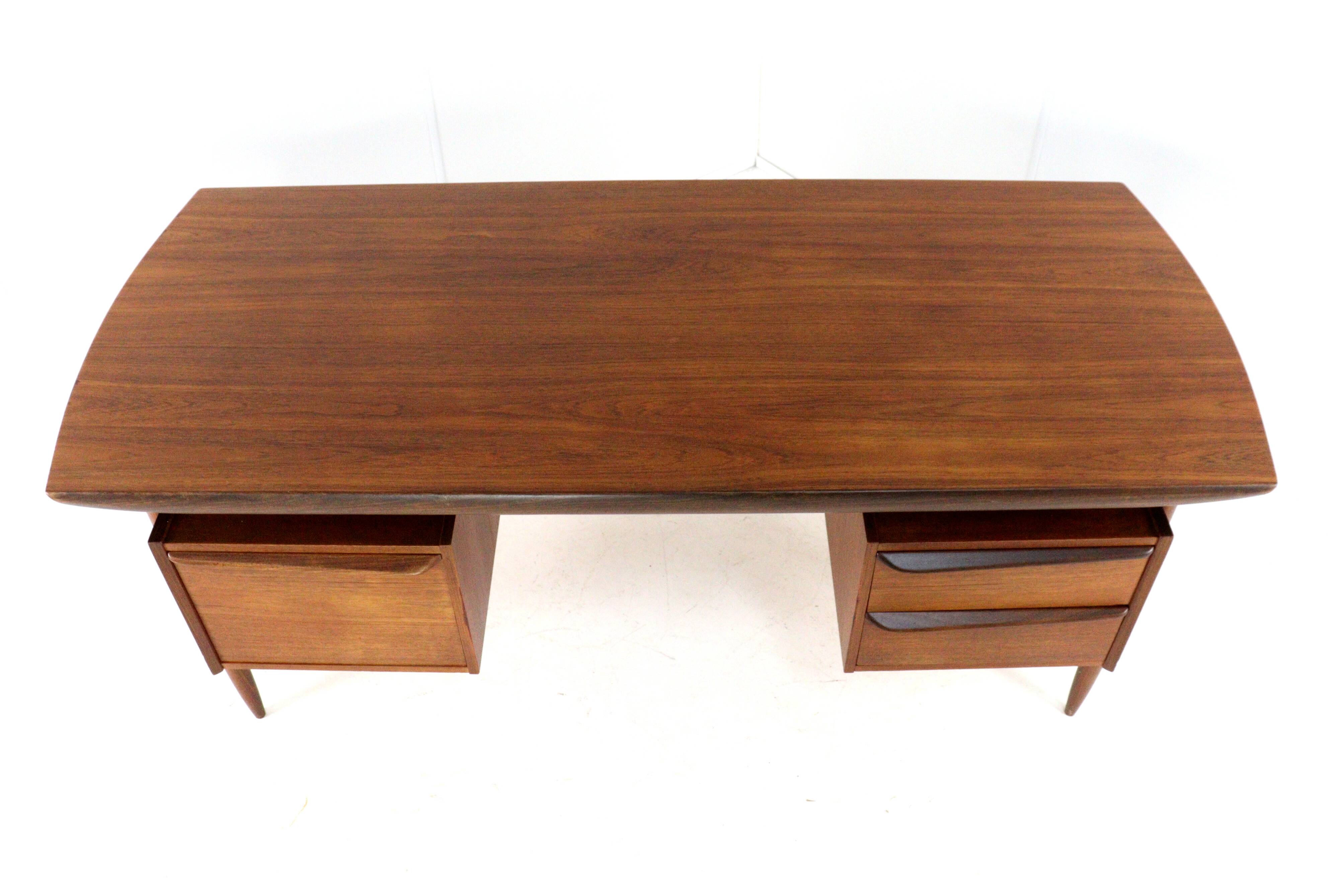 Hulmefa Pro-Pos executive desk - dutch mid century modern design in teak