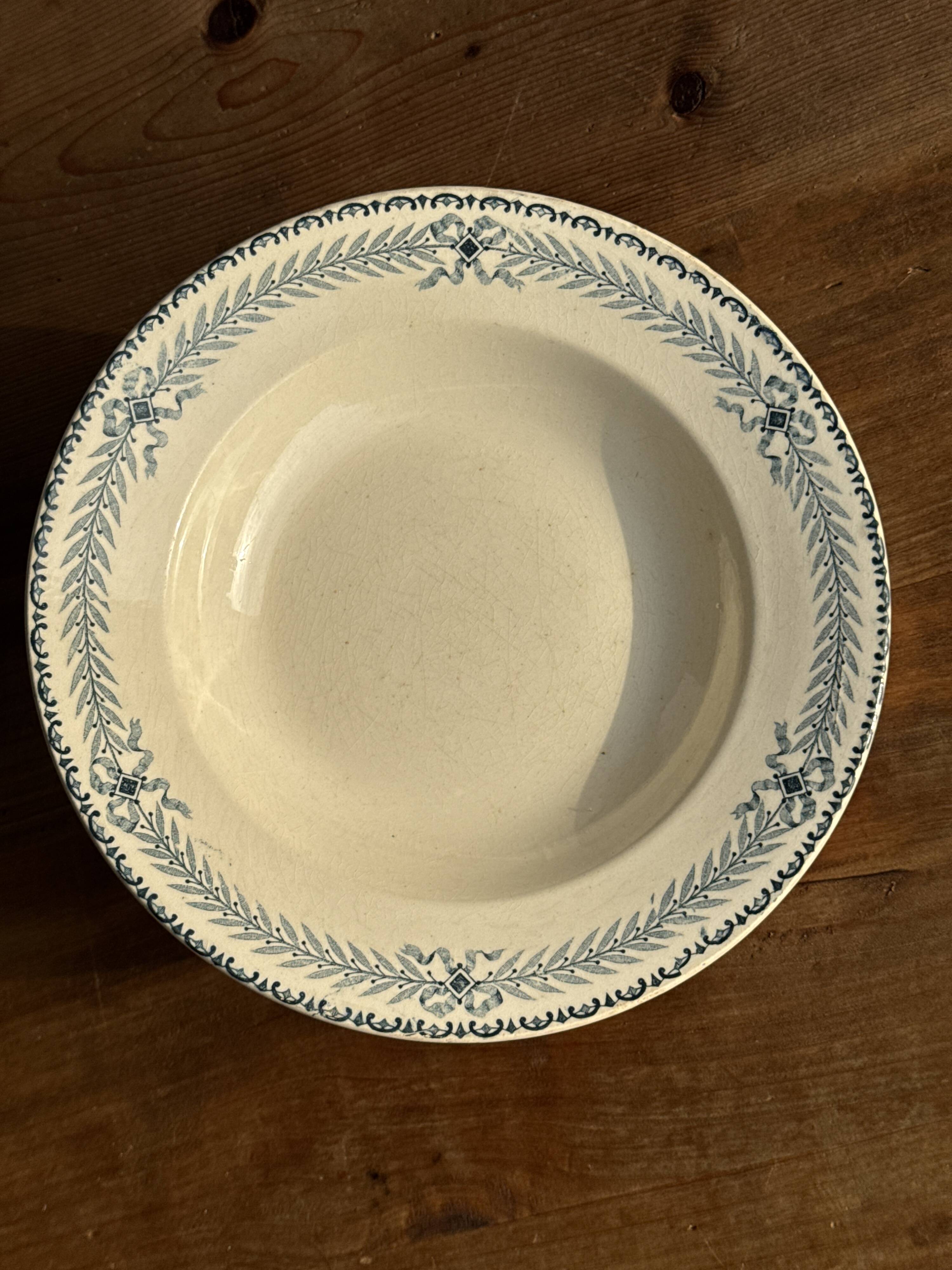Set of 4 vintage deep plates in faience with blue decoration by Boulenger & Cie D2.