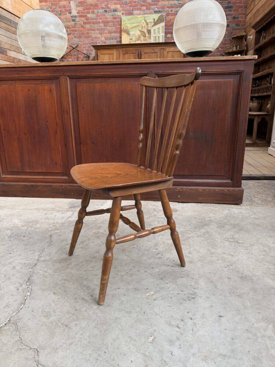 Suite de 10 chaises bistrot