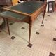 Bureau Type Louis XVI en merisier et cuir