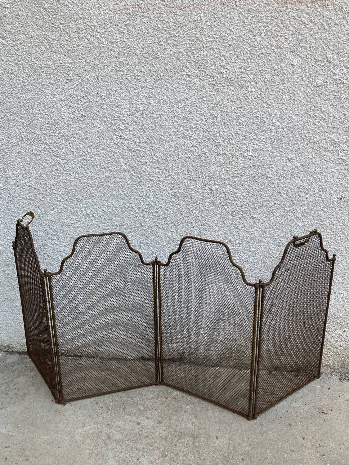 Fire screen. Spark arrestor.