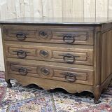 Commode d'époque Louis XV XVIIIème en noyer plateau peint en gris patiné