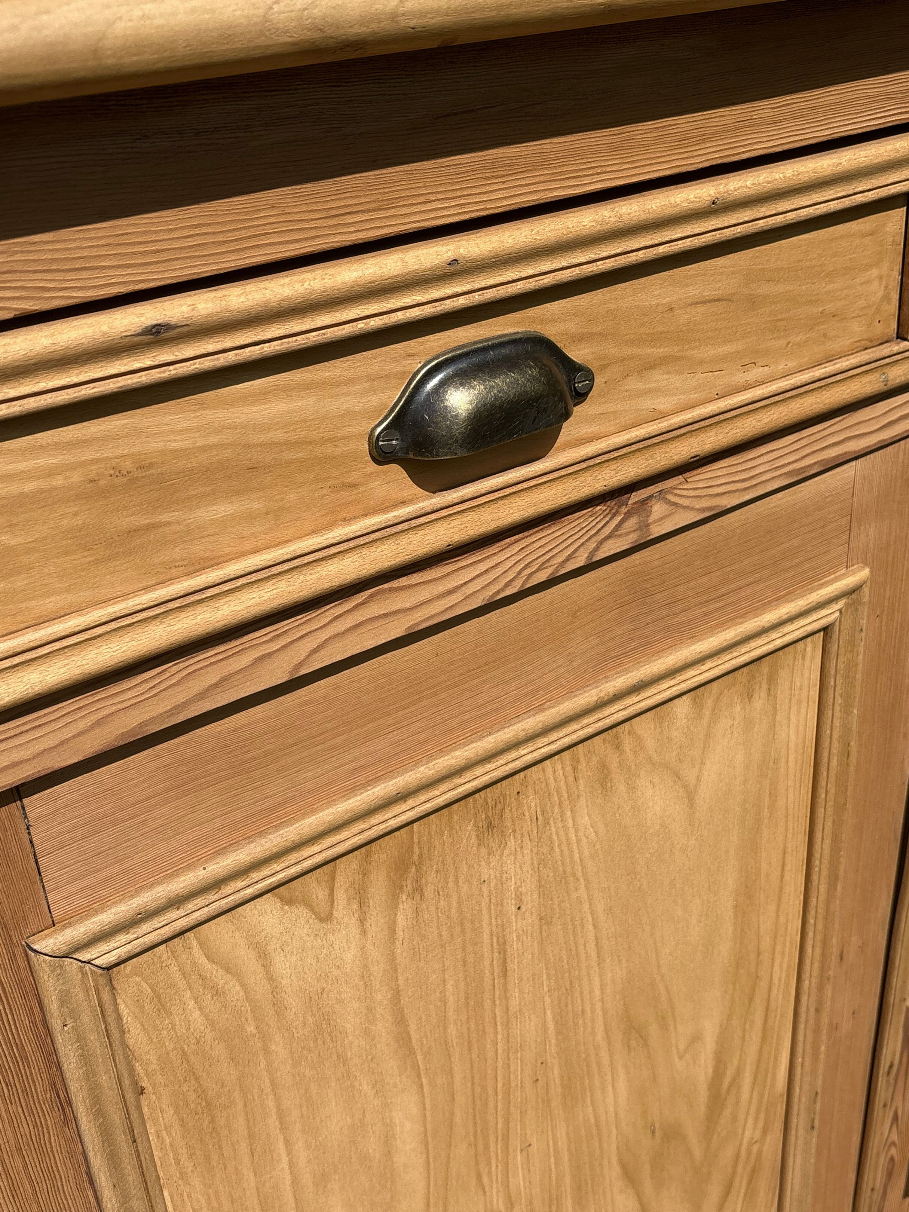 buffet parisien ancien en bois fruitier et pin