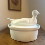 Oven dish in porcelain shaped like a pheasant