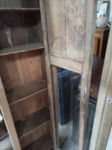Solid wood display cabinet, glass door, air-gummed