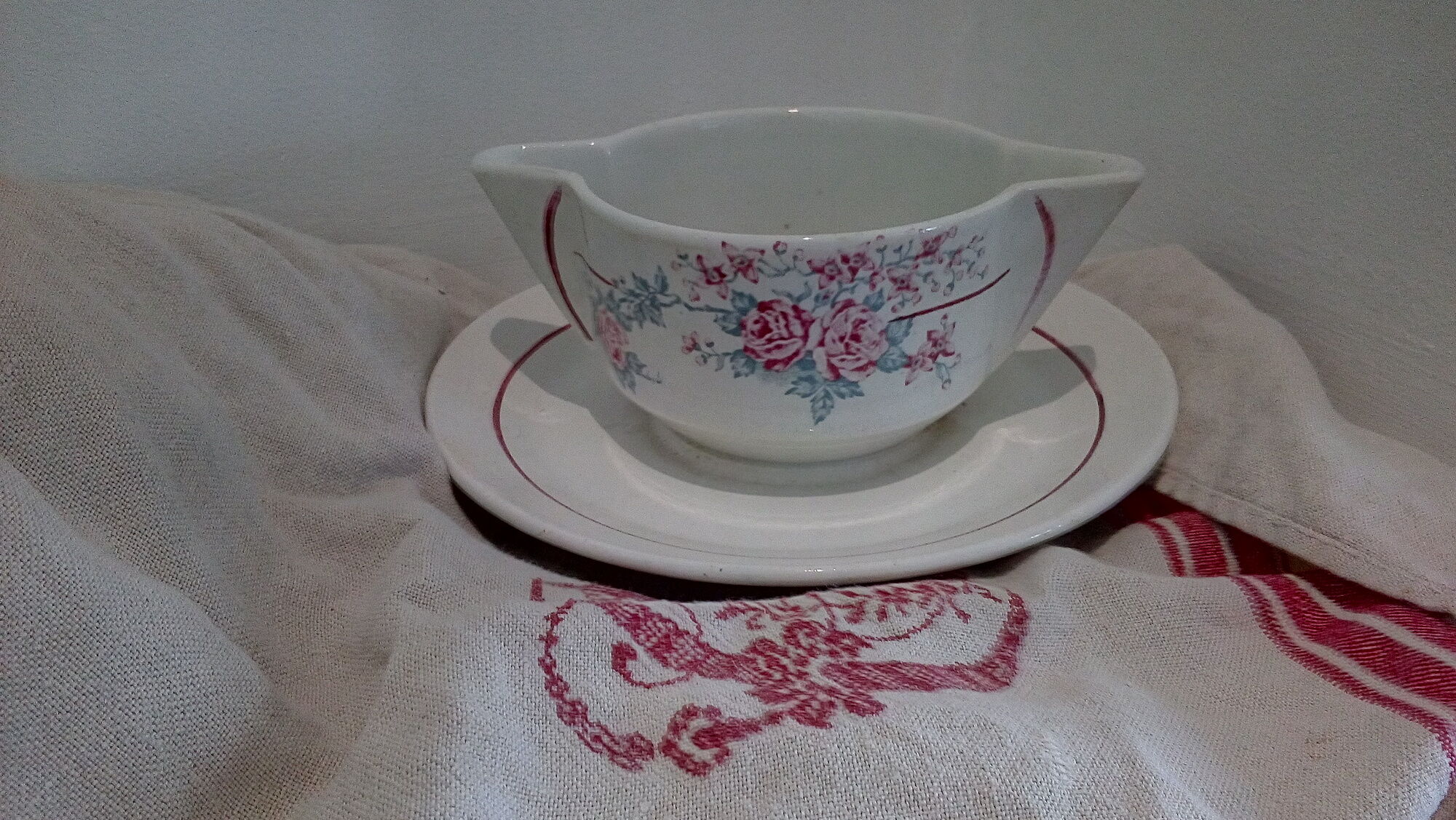 Saucière en faïence de St-Amand