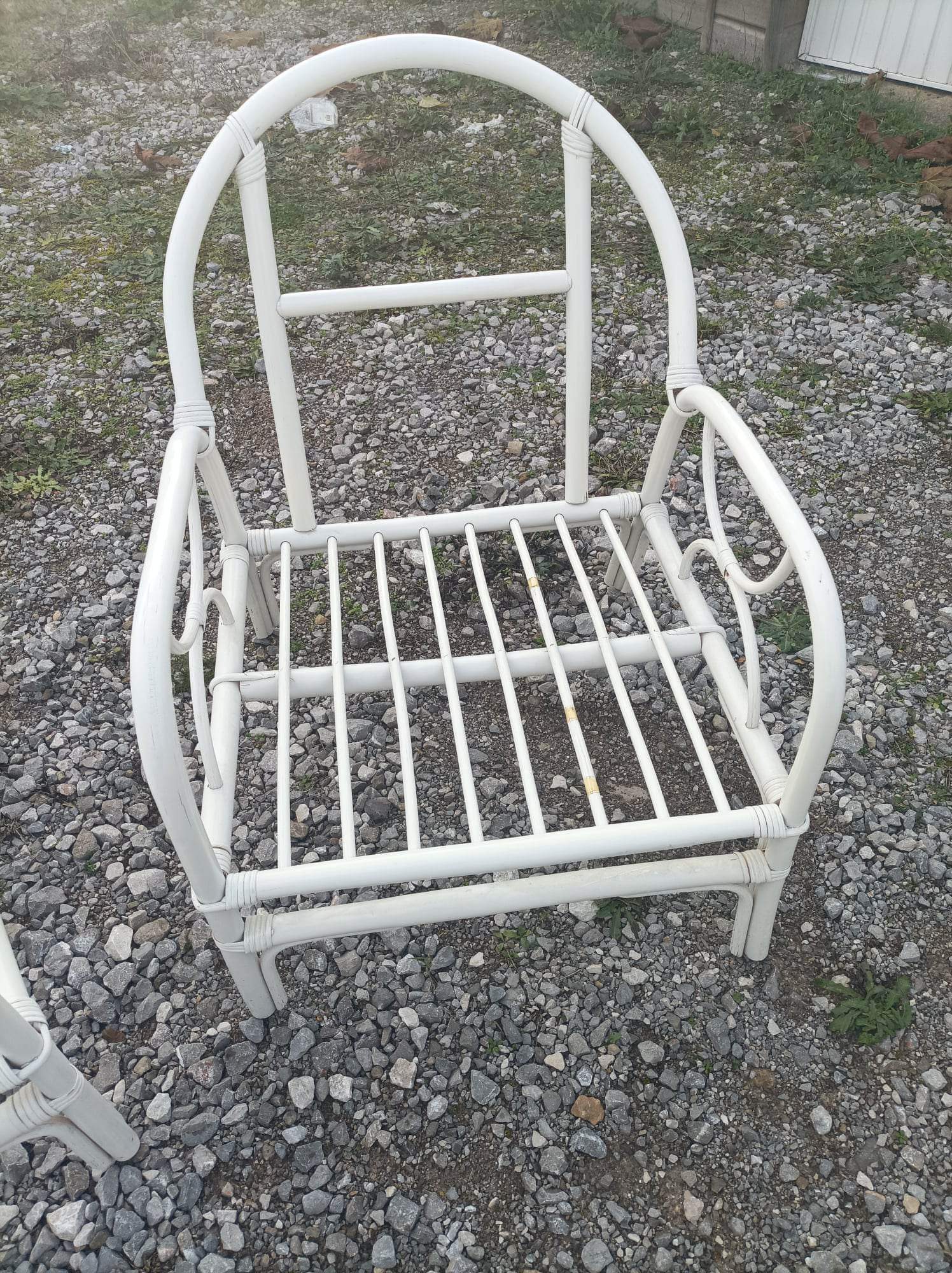 3 fauteuils blanc bambou osier avec coussins vintage