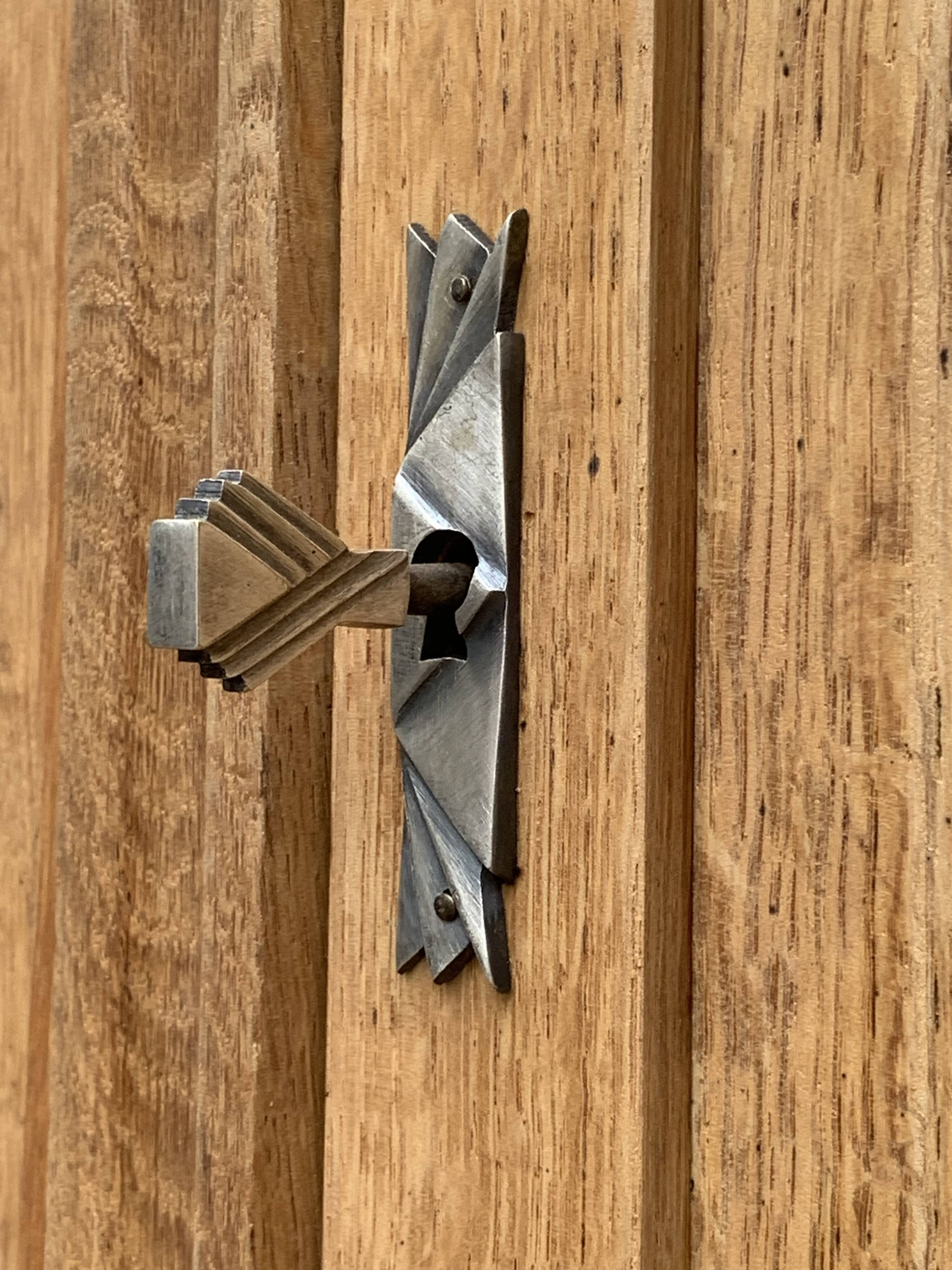 Parisian Art Deco asymmetrical glass cabinet in raw oak, 1930