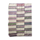 Tapis en laine blanche naturelle et moelleux avec des rayures colorées, tapis tissé à la main roumain.