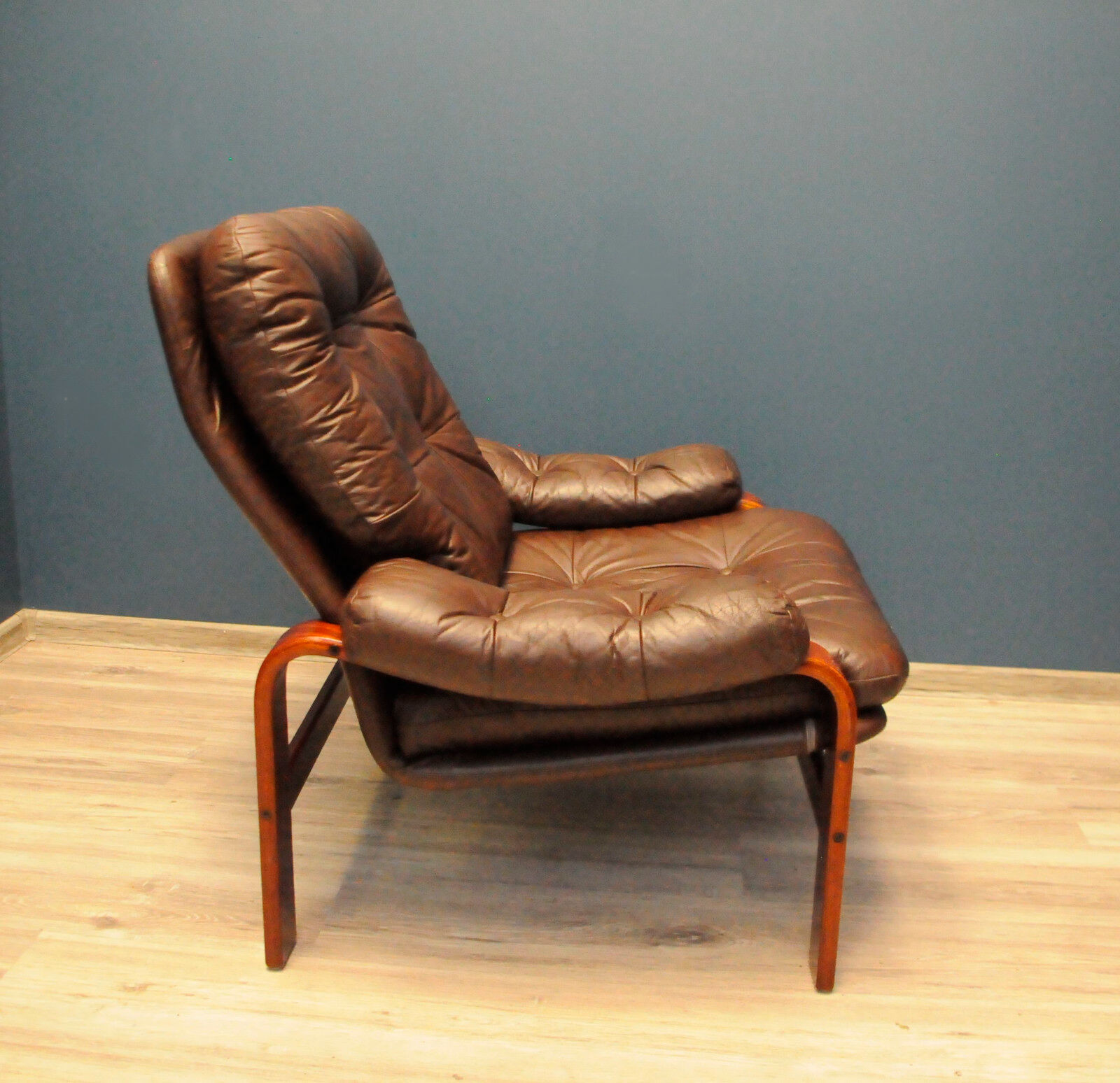 Fauteuil en cuir scandinave Gota Mobler