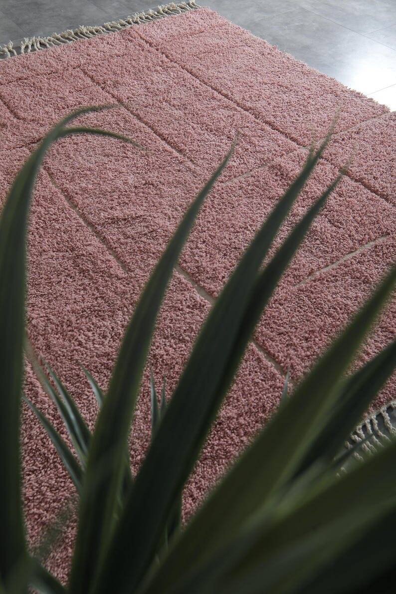 Custom traditional Beni Ouarain rug in handmade pink, 2/3 m.