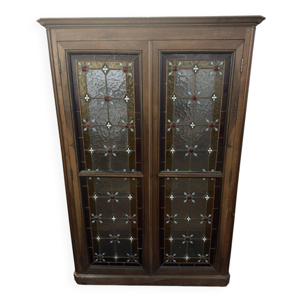 Vitrine ancienne de presbytère – vitraux émaillés, inspiration religieuse — Beyit