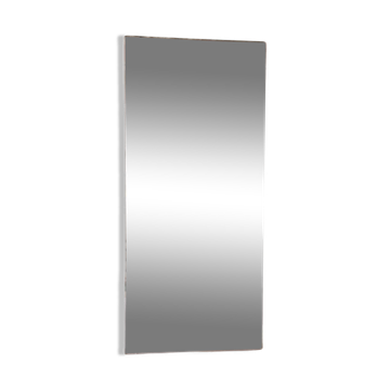 Bevelled mirror to place