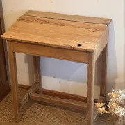 Pupitre d’écolier ancien en bois massif brut - bureau