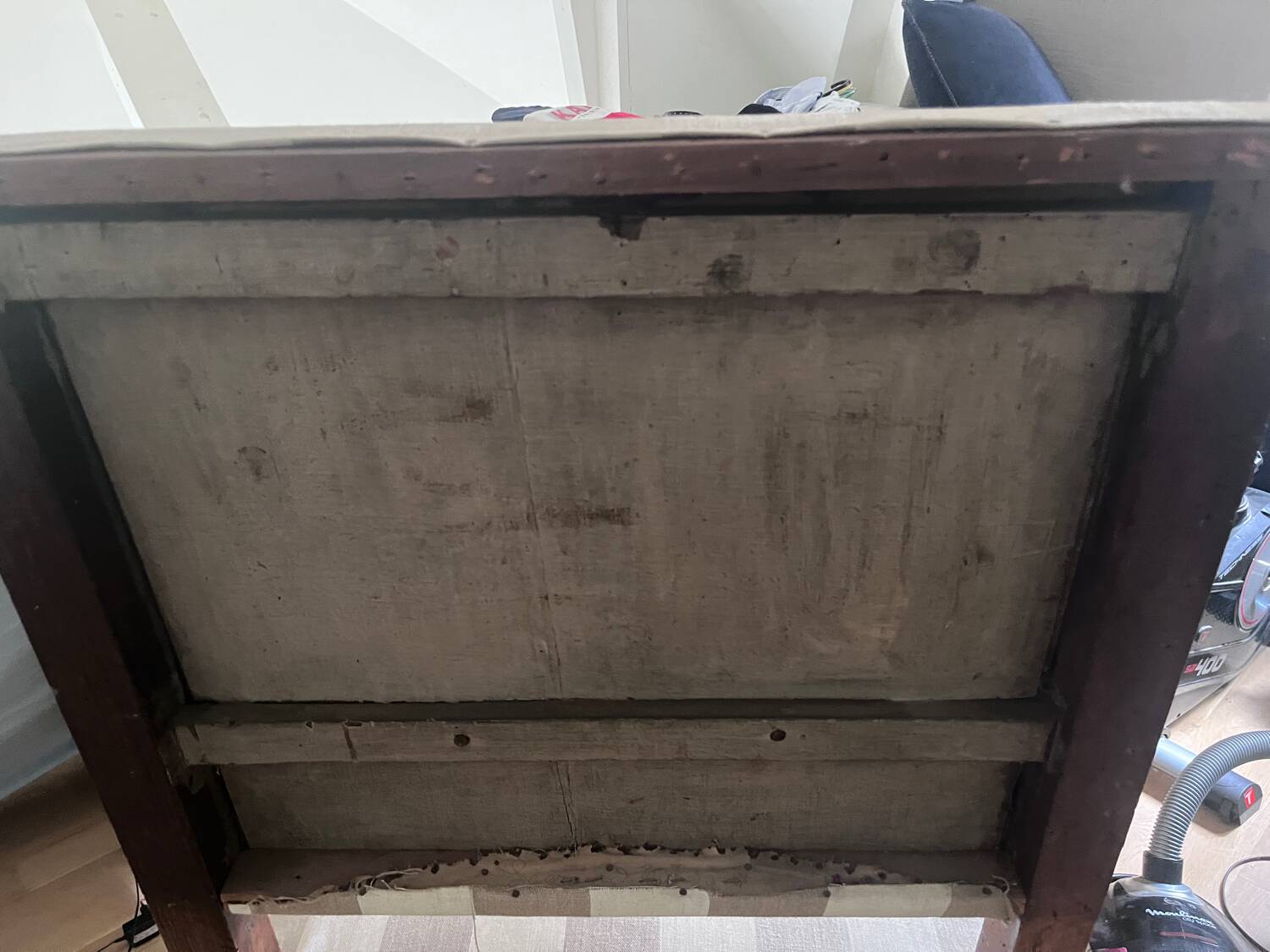 Sober Renaissance style throne