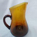 Carafe en verre soufflé ambré