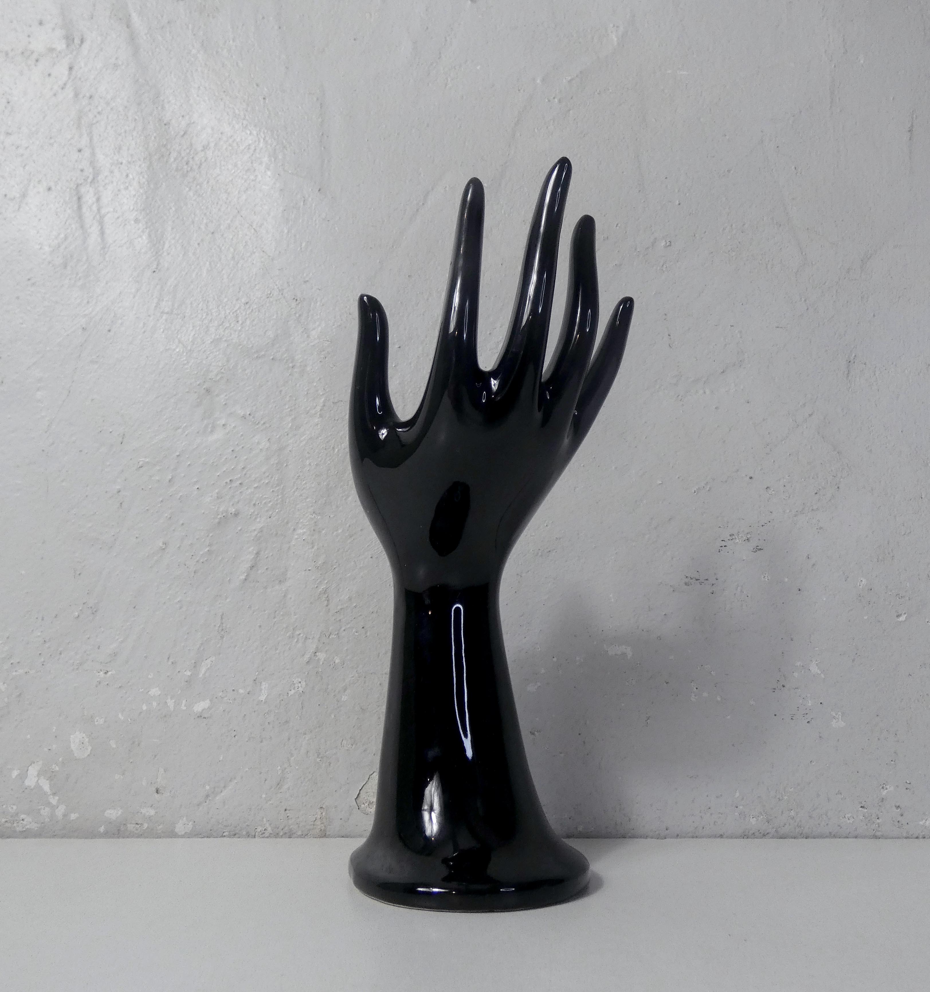 Black hand fig soliflore jewelry support