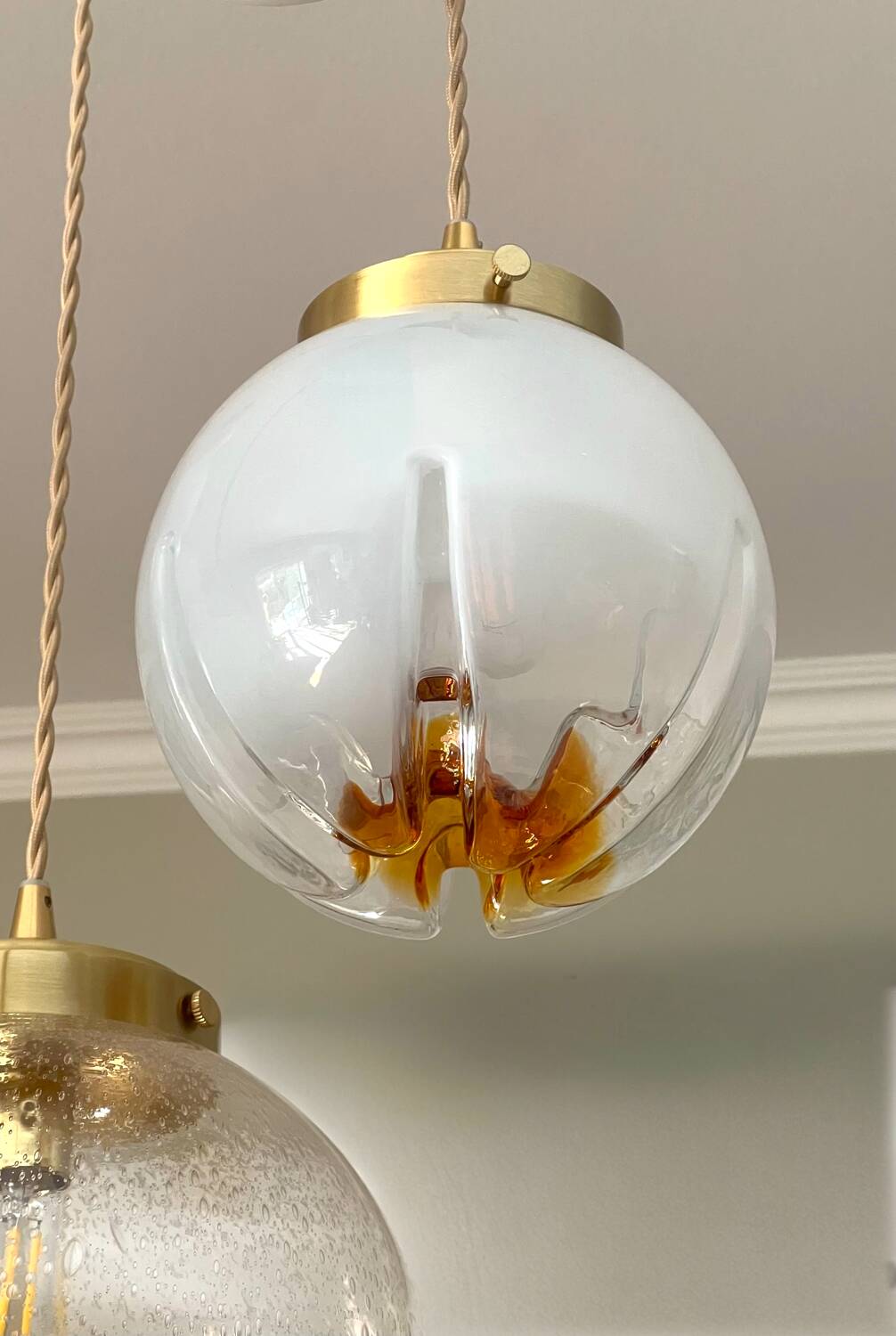 Amber and opaline Murano glass suspension cascade