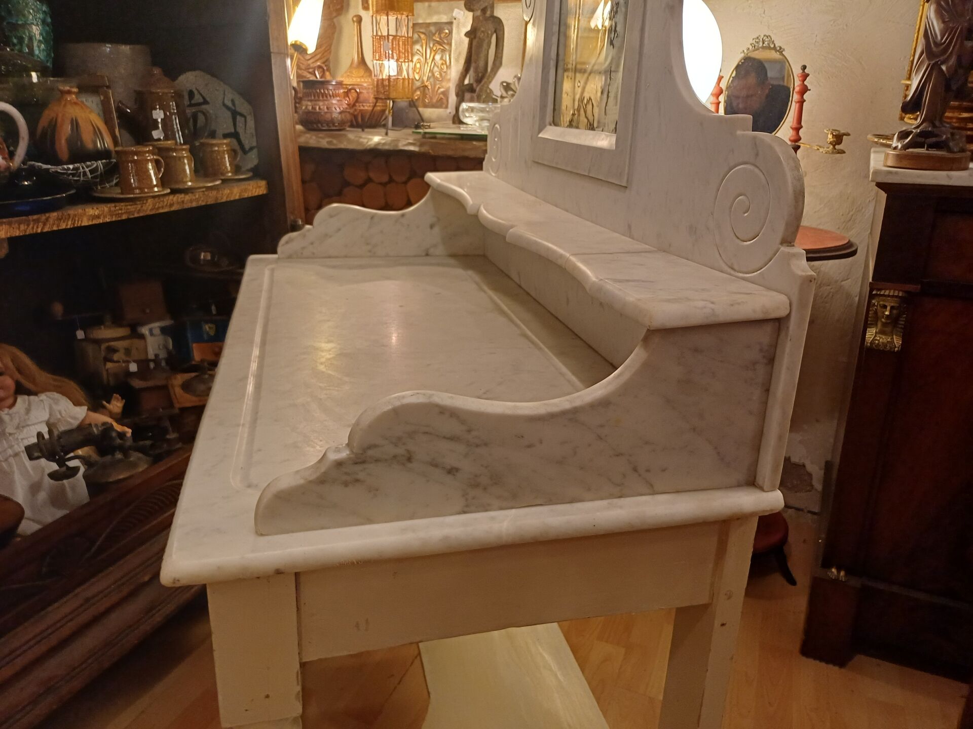 Belle et grande coiffeuse blanche, marbre blanc époque 19 eme